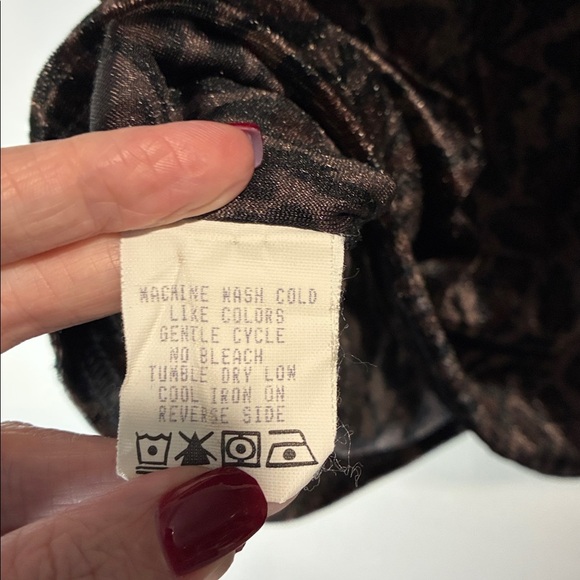 Kathie Lee Collection Vintage Velour Brown Leopard Top - Picture 5 of 7